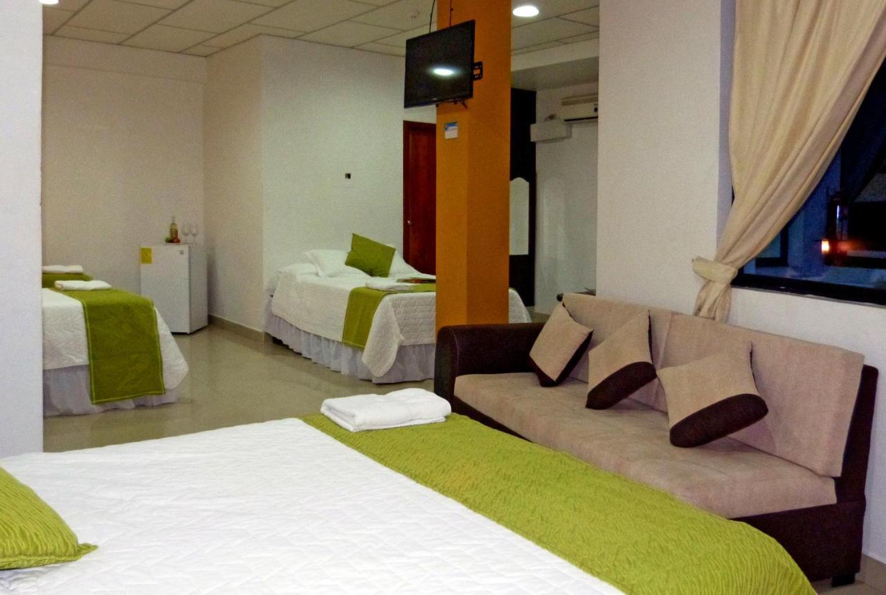 Hospedaje Brisas Del Pacifico Puerto Ayora  Esterno foto