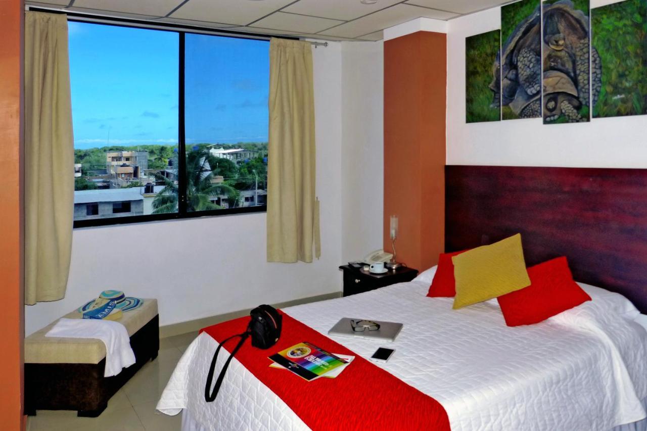 Hospedaje Brisas Del Pacifico Puerto Ayora  Esterno foto