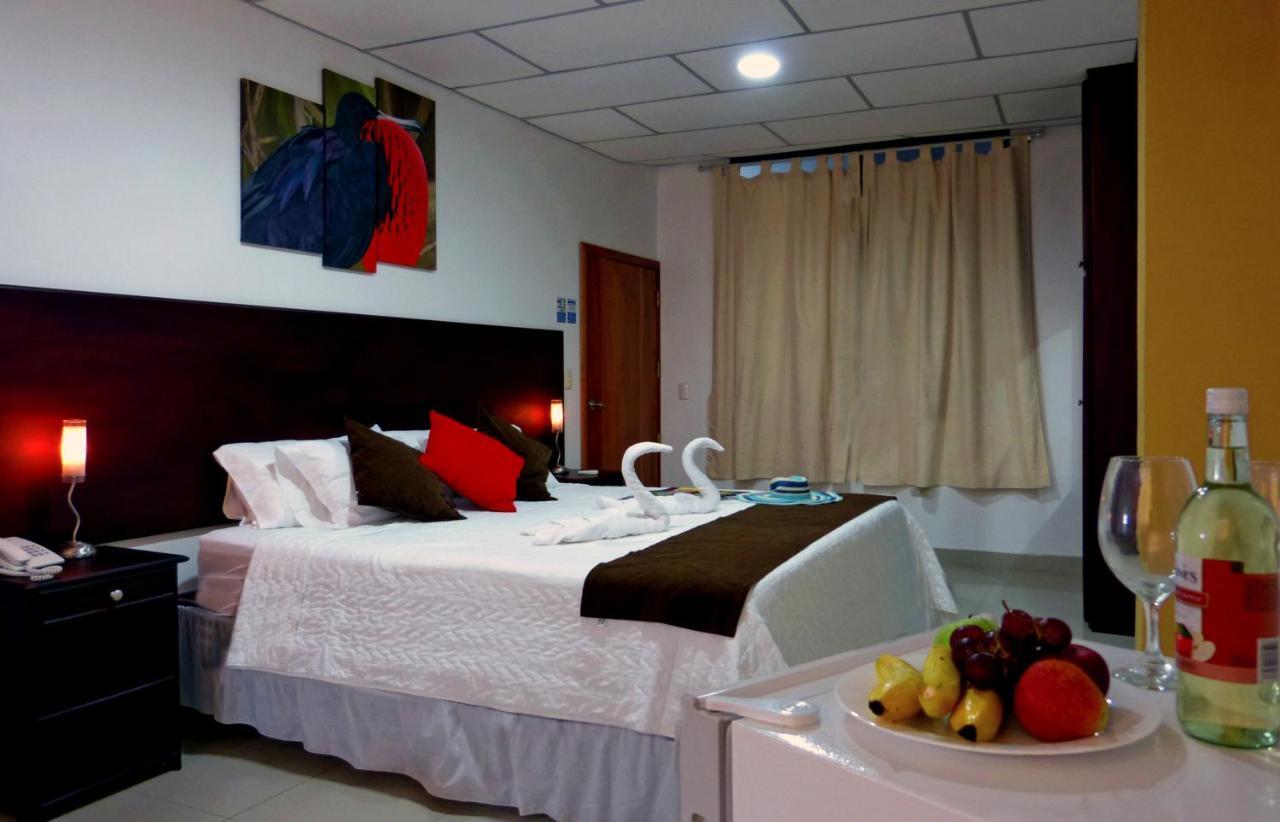 Hospedaje Brisas Del Pacifico Puerto Ayora  Esterno foto