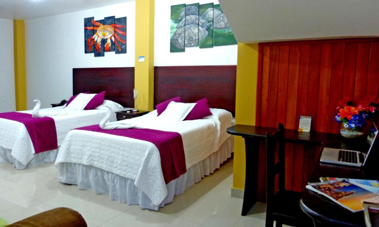 Hospedaje Brisas Del Pacifico Puerto Ayora  Esterno foto