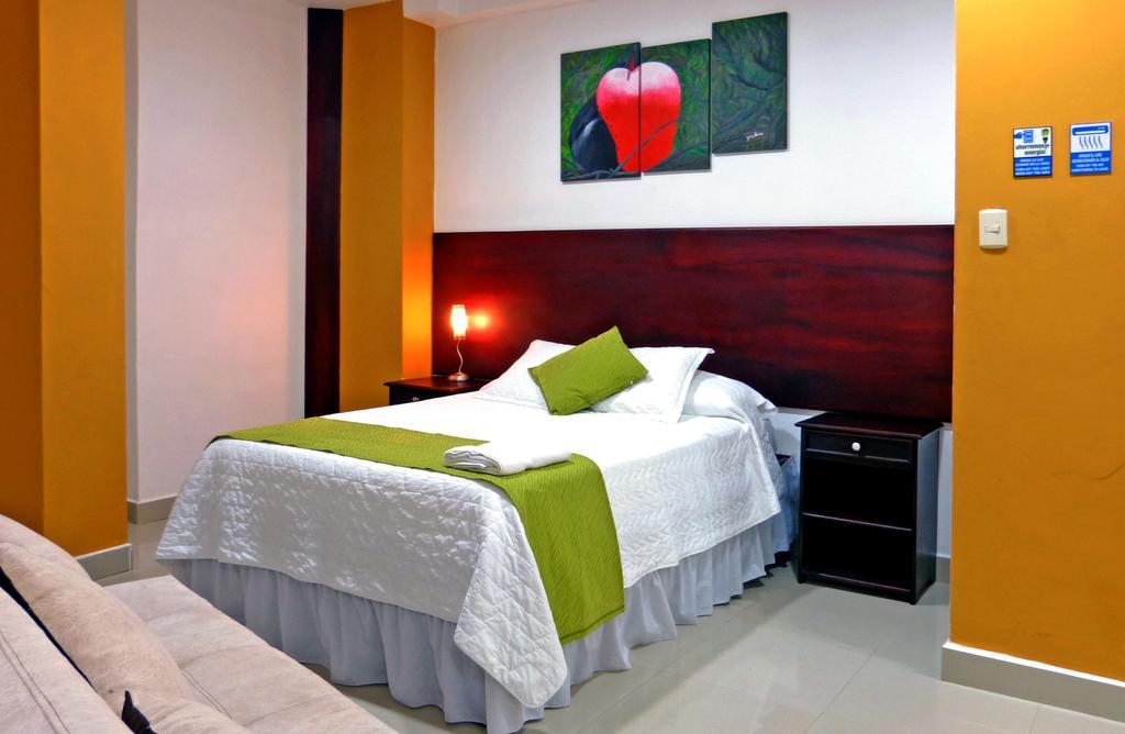 Hospedaje Brisas Del Pacifico Puerto Ayora  Esterno foto