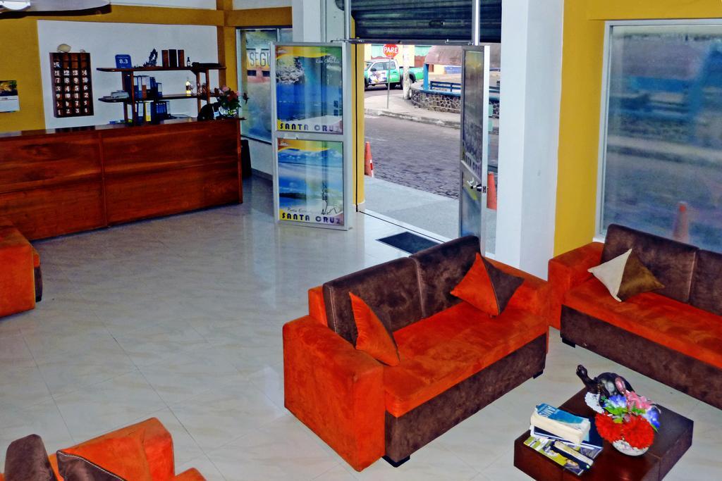 Hospedaje Brisas Del Pacifico Puerto Ayora  Esterno foto