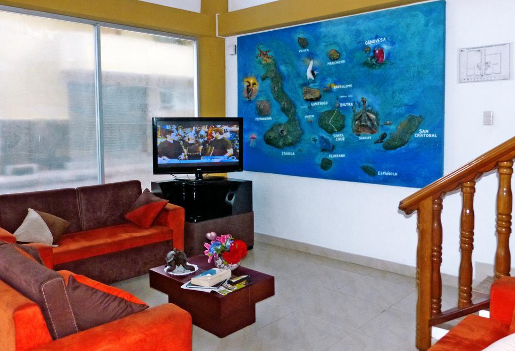 Hospedaje Brisas Del Pacifico Puerto Ayora  Esterno foto