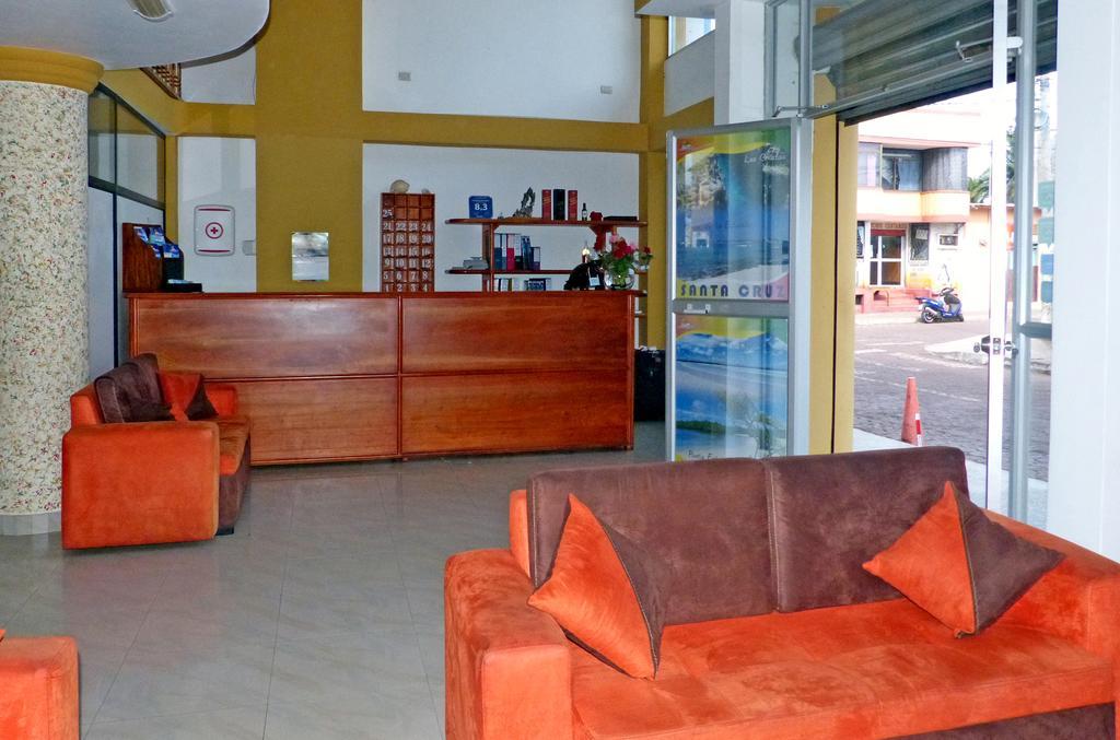 Hospedaje Brisas Del Pacifico Puerto Ayora  Esterno foto