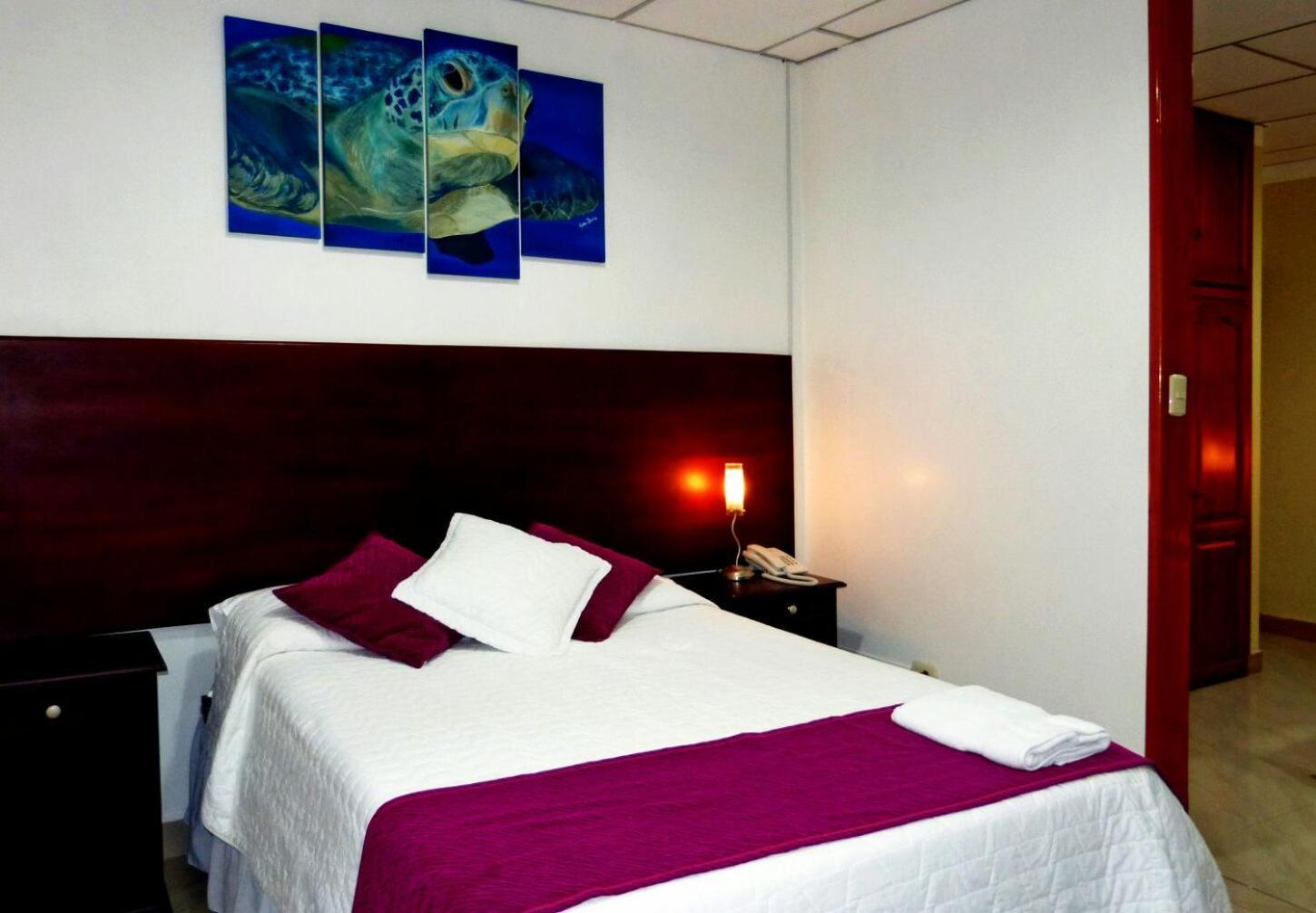Hospedaje Brisas Del Pacifico Puerto Ayora  Esterno foto