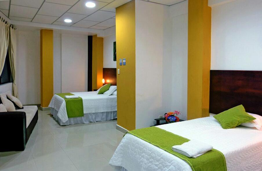 Hospedaje Brisas Del Pacifico Puerto Ayora  Esterno foto