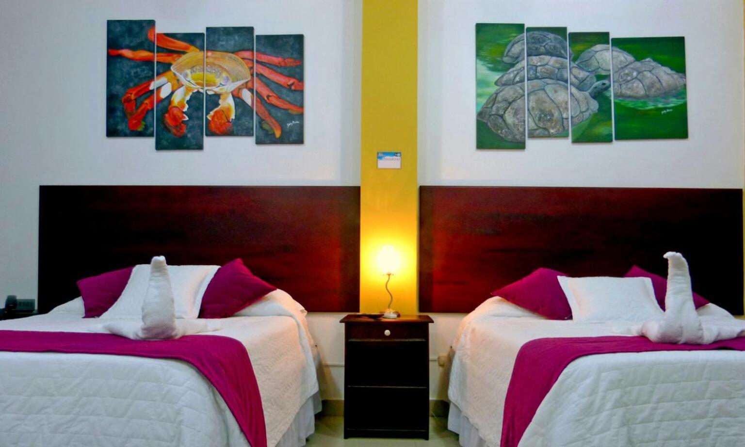 Hospedaje Brisas Del Pacifico Puerto Ayora  Esterno foto