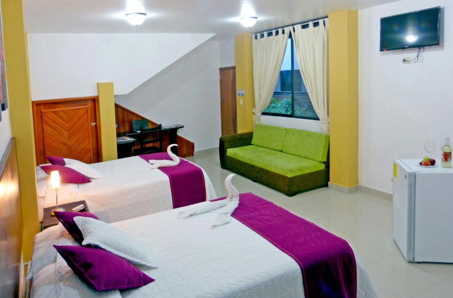 Hospedaje Brisas Del Pacifico Puerto Ayora  Esterno foto