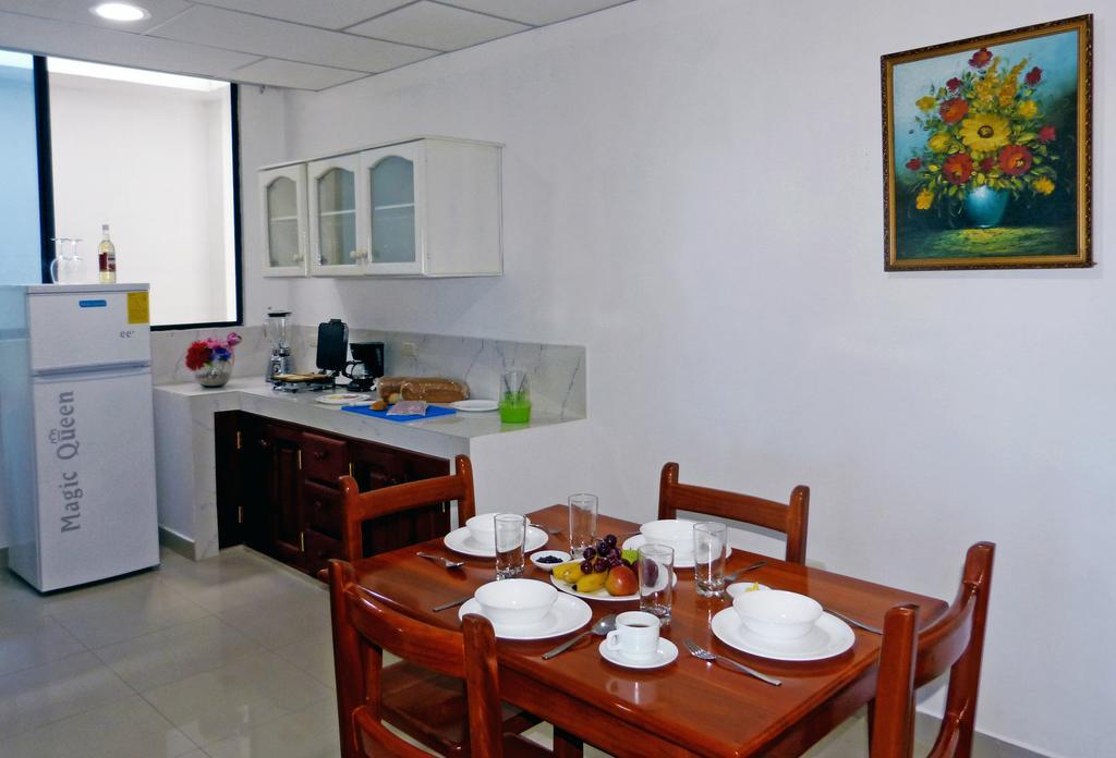 Hospedaje Brisas Del Pacifico Puerto Ayora  Esterno foto