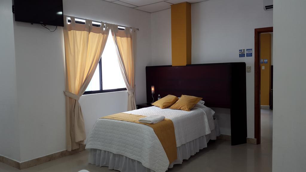 Hospedaje Brisas Del Pacifico Puerto Ayora  Esterno foto