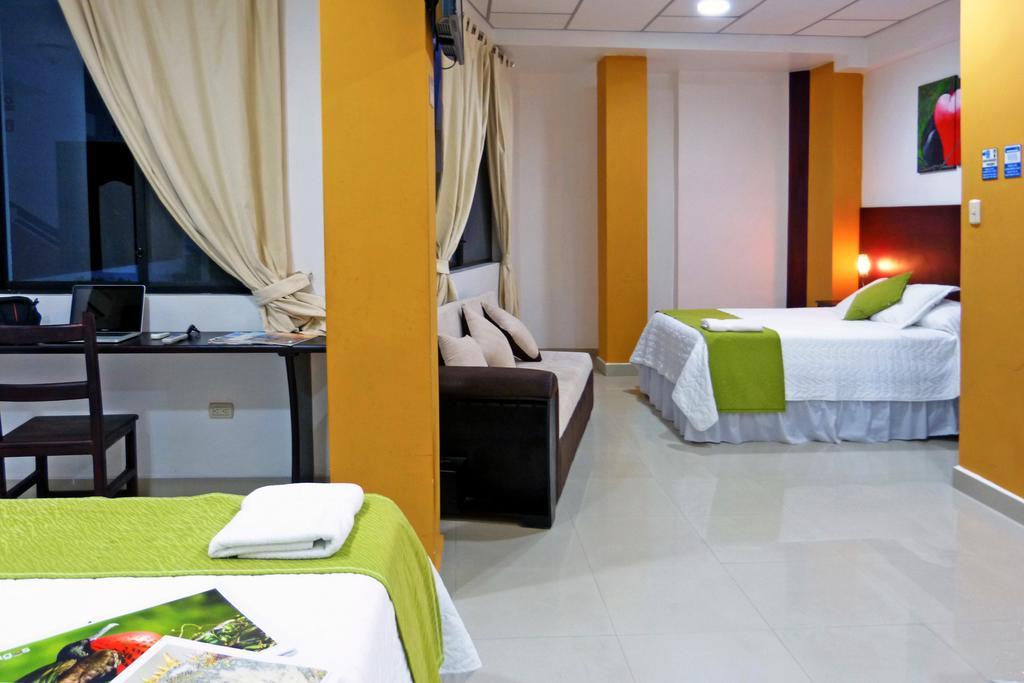 Hospedaje Brisas Del Pacifico Puerto Ayora  Esterno foto