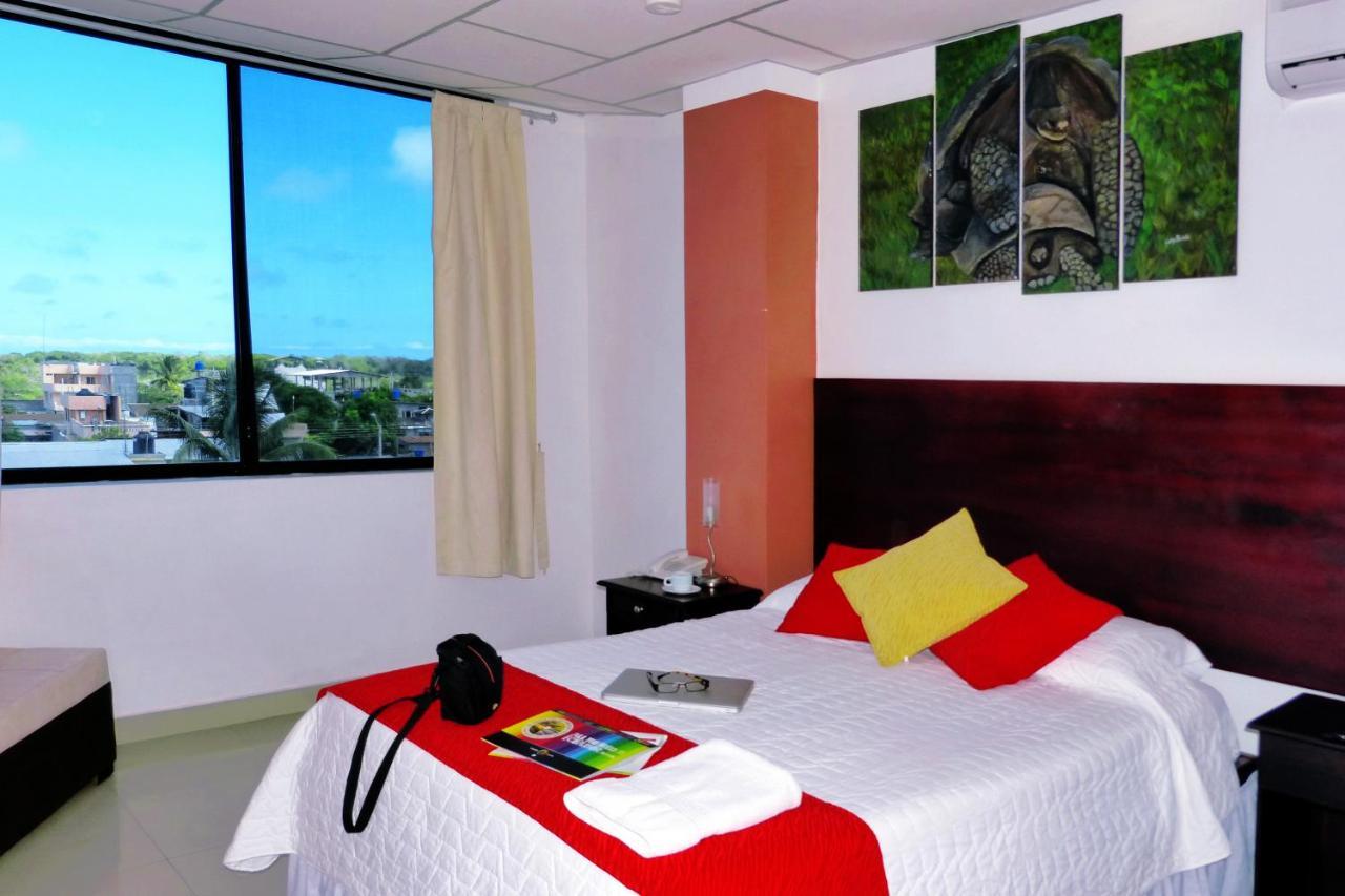 Hospedaje Brisas Del Pacifico Puerto Ayora  Esterno foto