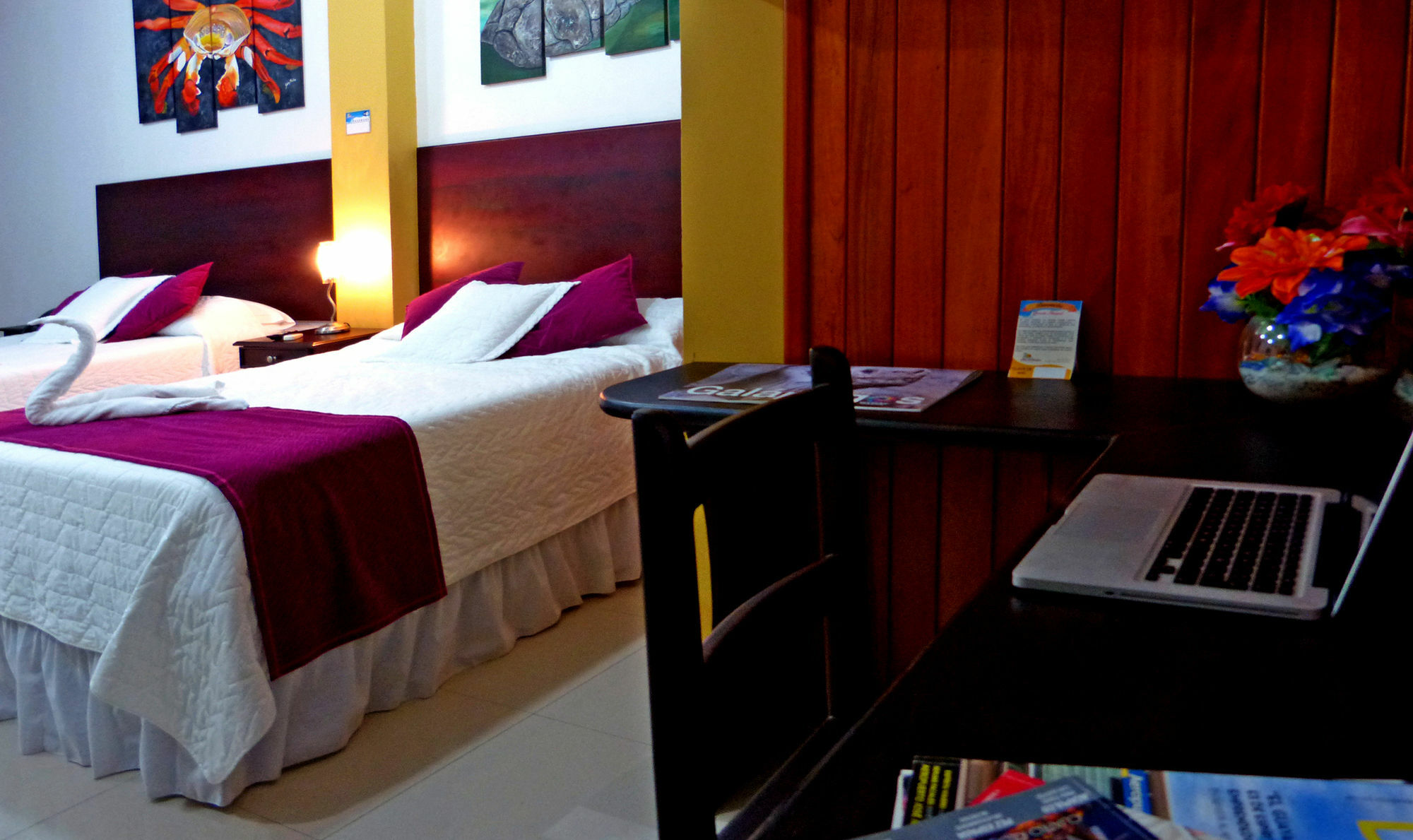 Hospedaje Brisas Del Pacifico Puerto Ayora  Esterno foto