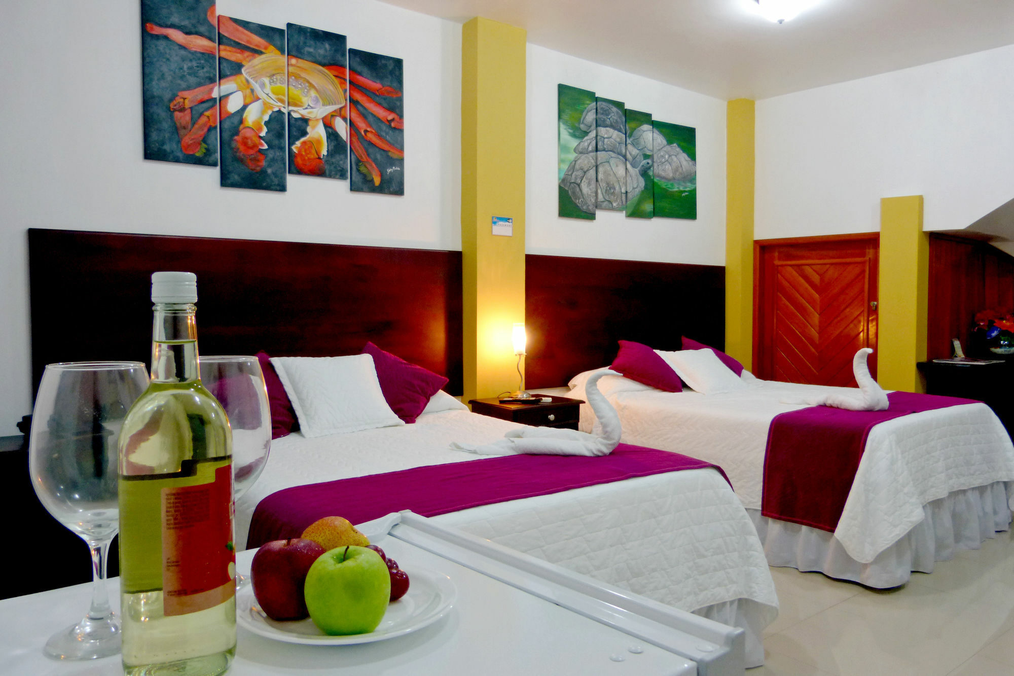 Hospedaje Brisas Del Pacifico Puerto Ayora  Esterno foto
