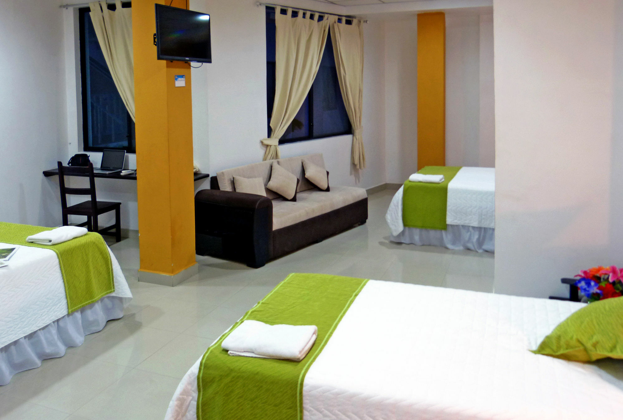 Hospedaje Brisas Del Pacifico Puerto Ayora  Esterno foto