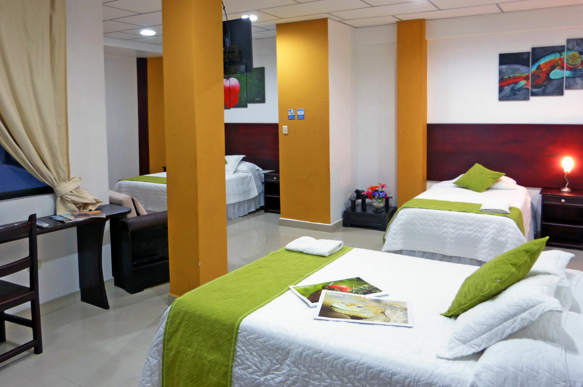 Hospedaje Brisas Del Pacifico Puerto Ayora  Esterno foto