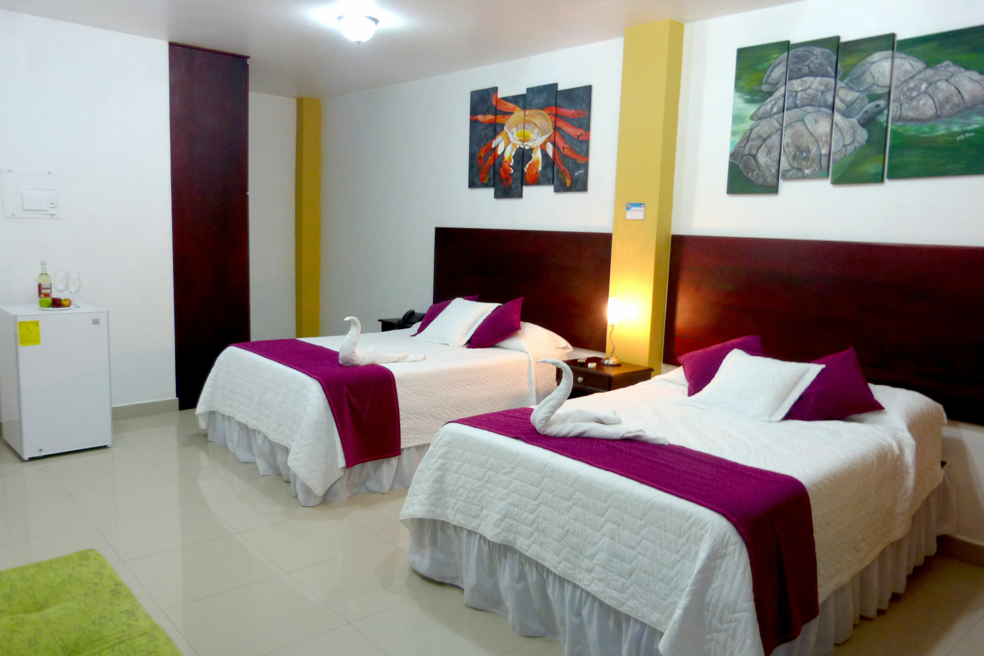 Hospedaje Brisas Del Pacifico Puerto Ayora  Esterno foto