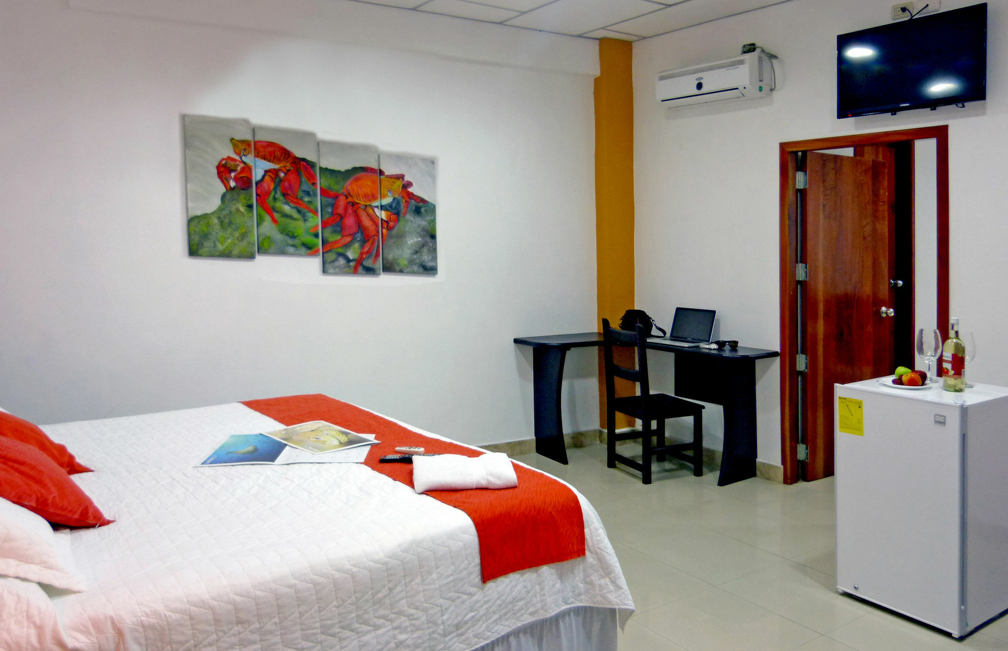 Hospedaje Brisas Del Pacifico Puerto Ayora  Esterno foto