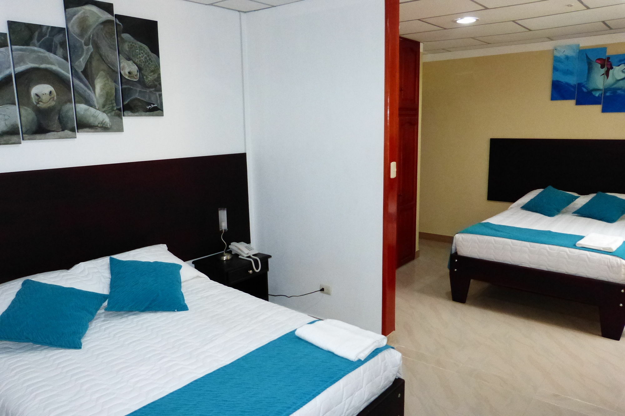 Hospedaje Brisas Del Pacifico Puerto Ayora  Esterno foto